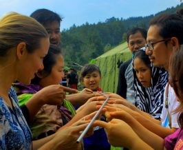 ilutsrasi gathering keluarga dengan kegiatan outbound